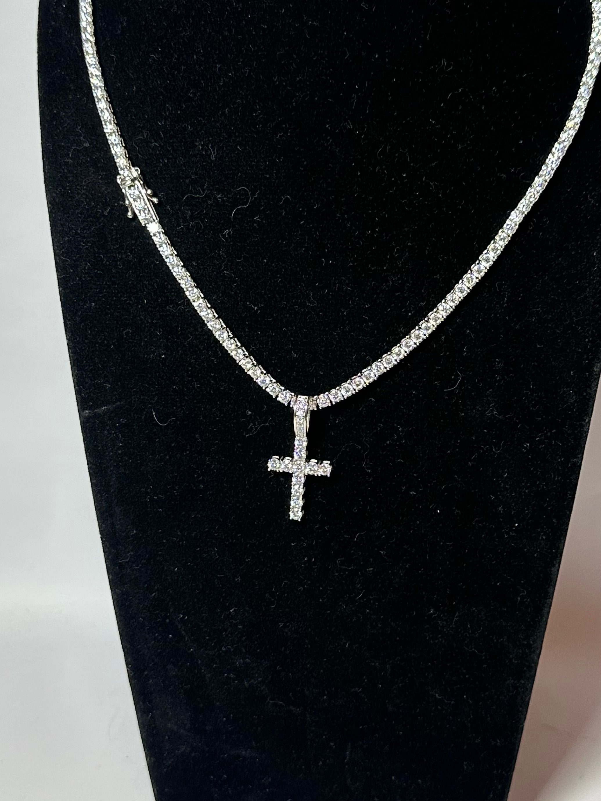 Dije de cruz 2MM