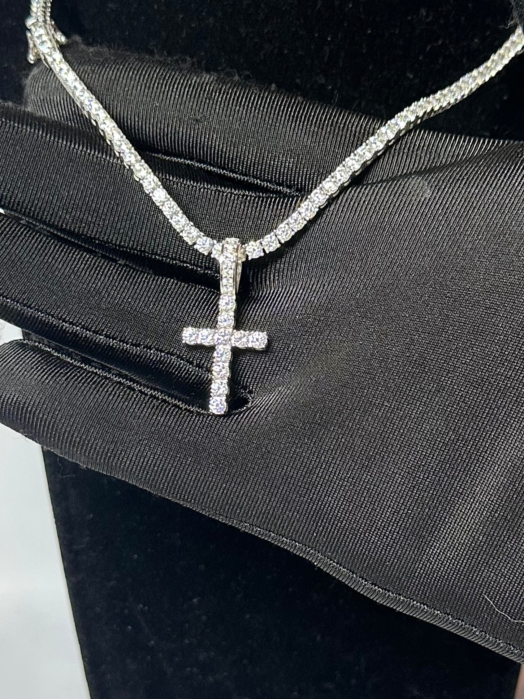 Dije de cruz 2MM